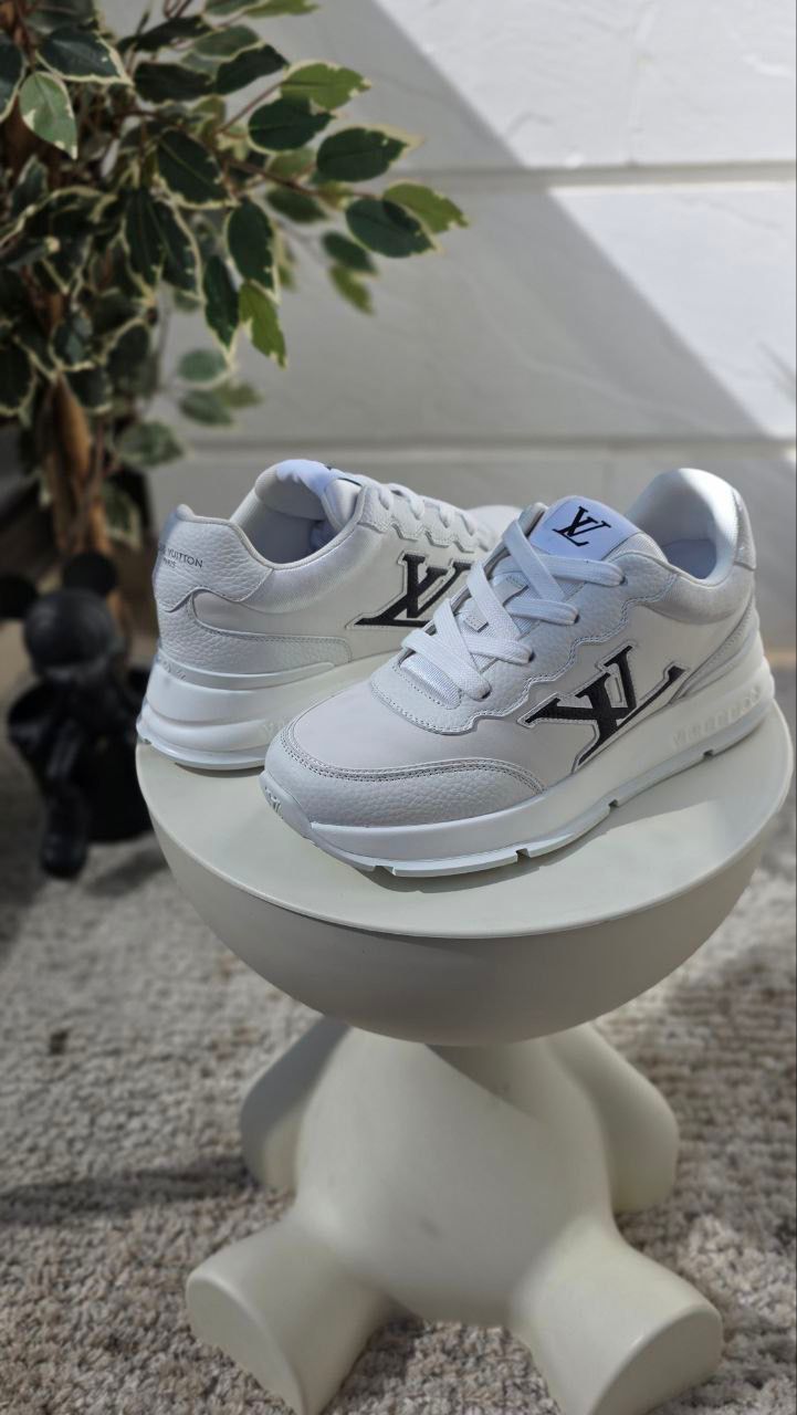 LV SNEAKERS