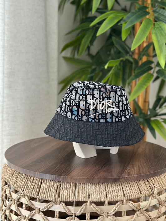 Christian Dior DiorOblique Bucket Hat with Script Embroidery (Multicolor/Black)