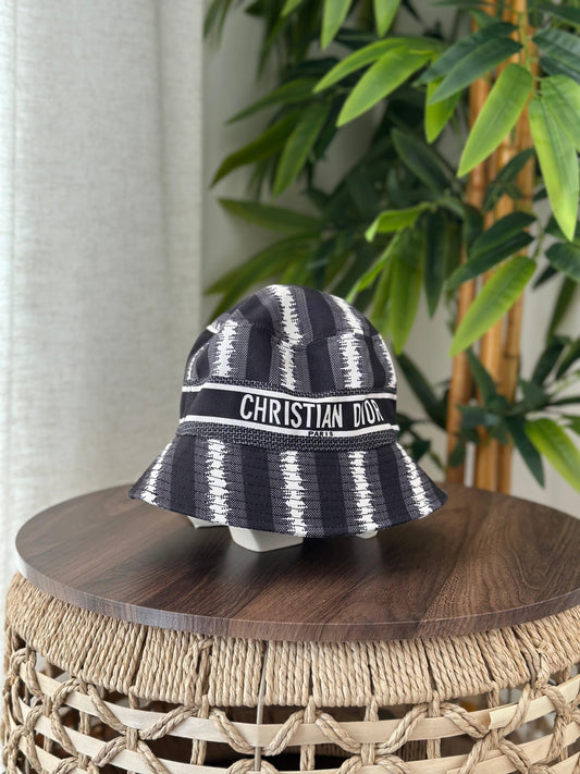 Dior Teddy-D Bucket Hat with Dioriviera Motif (Grey/White)