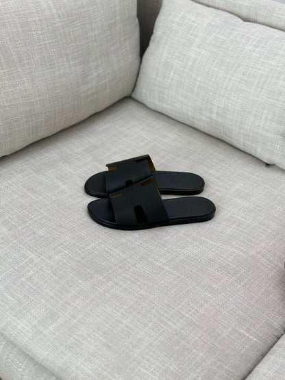 Hermès Izmir Sandal (Noir / Black)