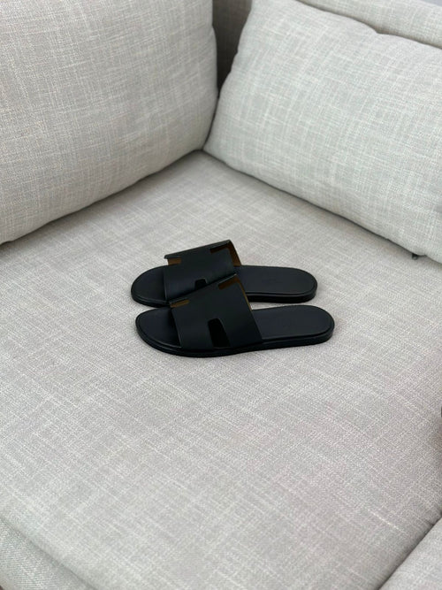 Hermès Izmir Sandal (Noir / Black)