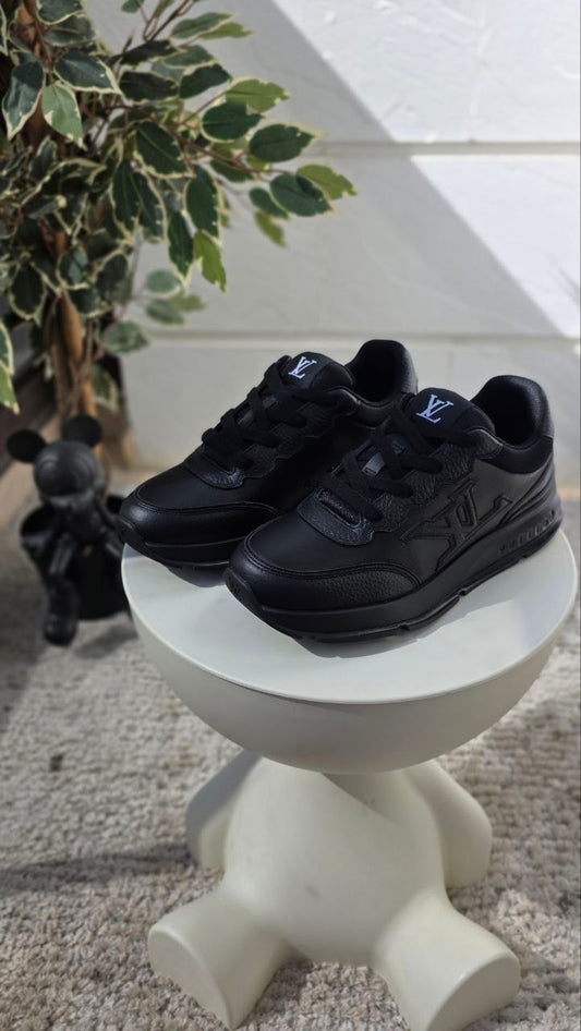 Louis Vuitton Sneaker – All Black Edition